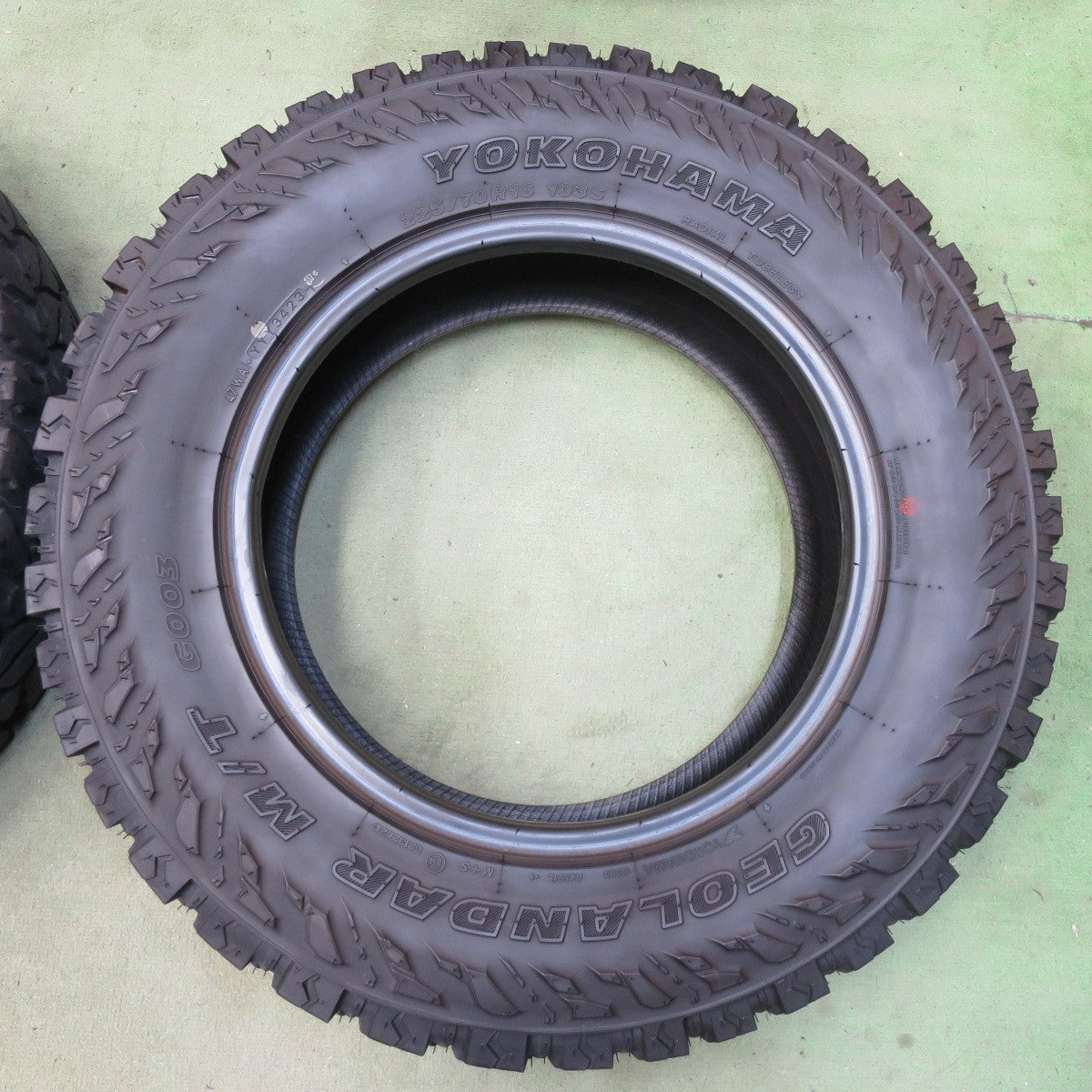バリ溝！23年！8.5分★225/70R16 ヨコハマ ジオランダー M/T G003 タイヤ 16インチ ジムニー シエラ デリカ D:5 RAV4 等★6062603イノタ