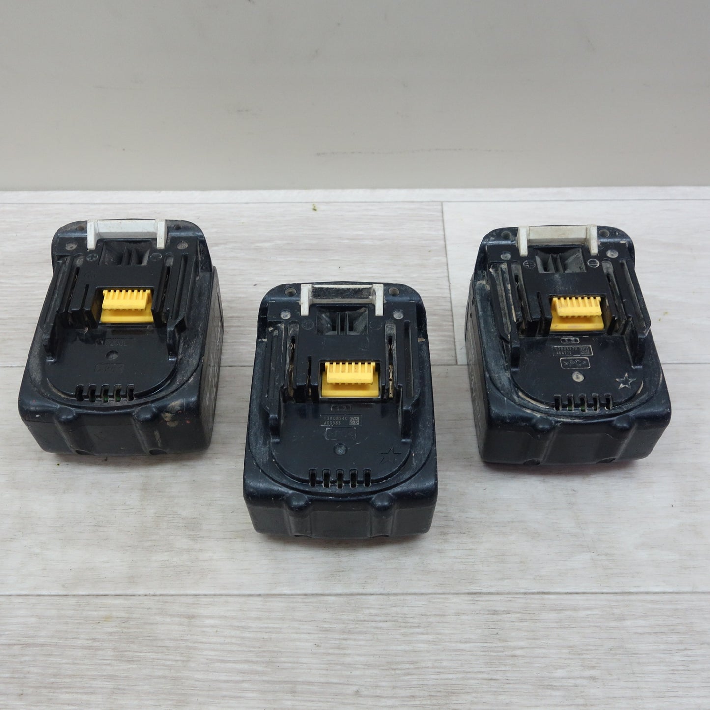 [送料無料] 3点まとめ売り☆マキタ Li-ion リチウム イオン バッテリー BL1430 DC14.4V 3.0Ah 44Wh 電動 工具☆