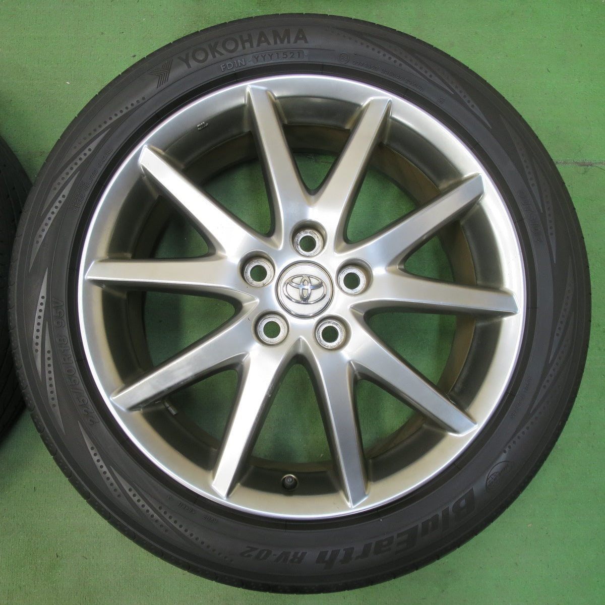 バリ溝！21年！8.5分★トヨタ 50系 エスティマ 純正 225/50R18 ヨコハマ ブルーアース RV-02 18インチ PCD114.3/5H★5060506イノ