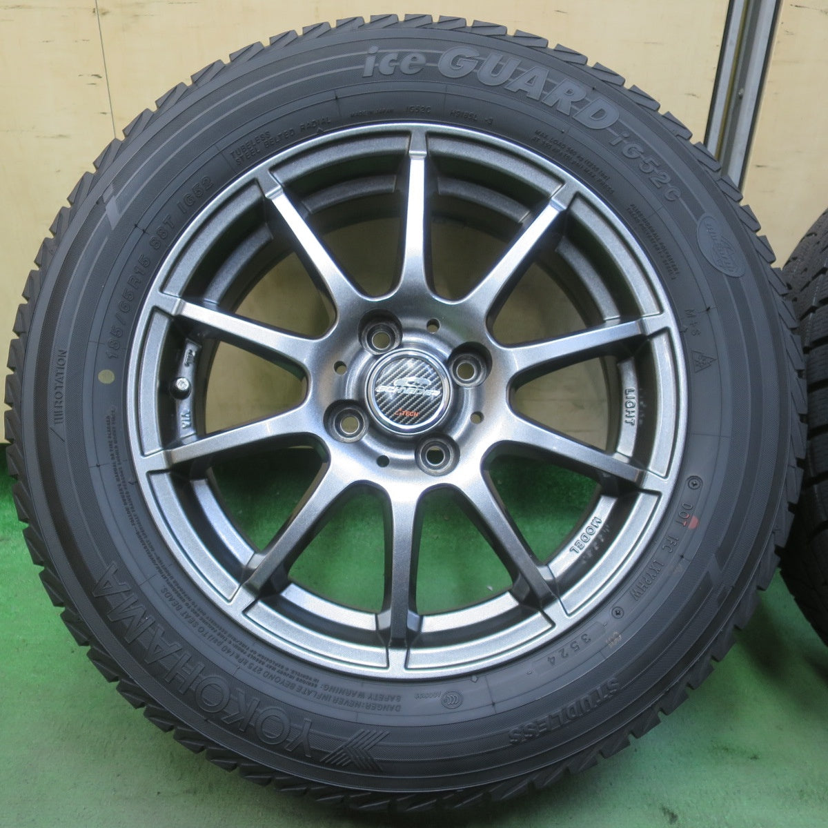 バリ溝！24年！キレイ！9.5分以上◎スタッドレス 185/65R15 ヨコハマ アイスガード iG52C SCHNEIDER シュナイダー 15インチ PCD100/4H◎6072605イス
