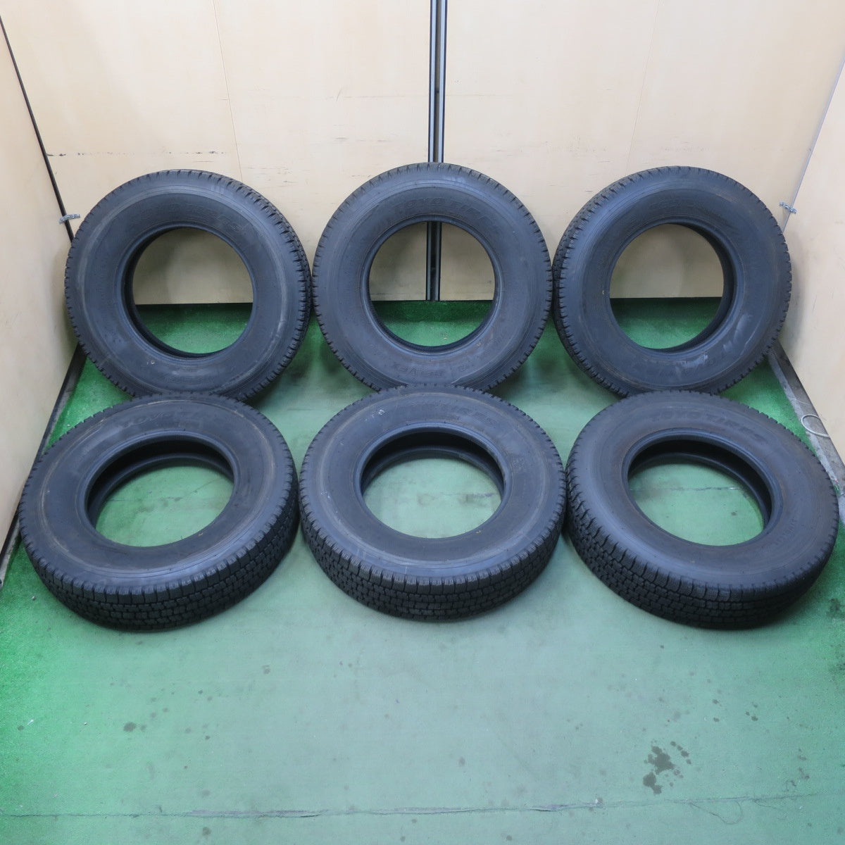 バリ溝！24年！9分！6本★トラック タイヤ 205/85R16 117/115N スタッドレス トーヨー デルベックス M935 DELVEX 16インチ★6032401イスタ