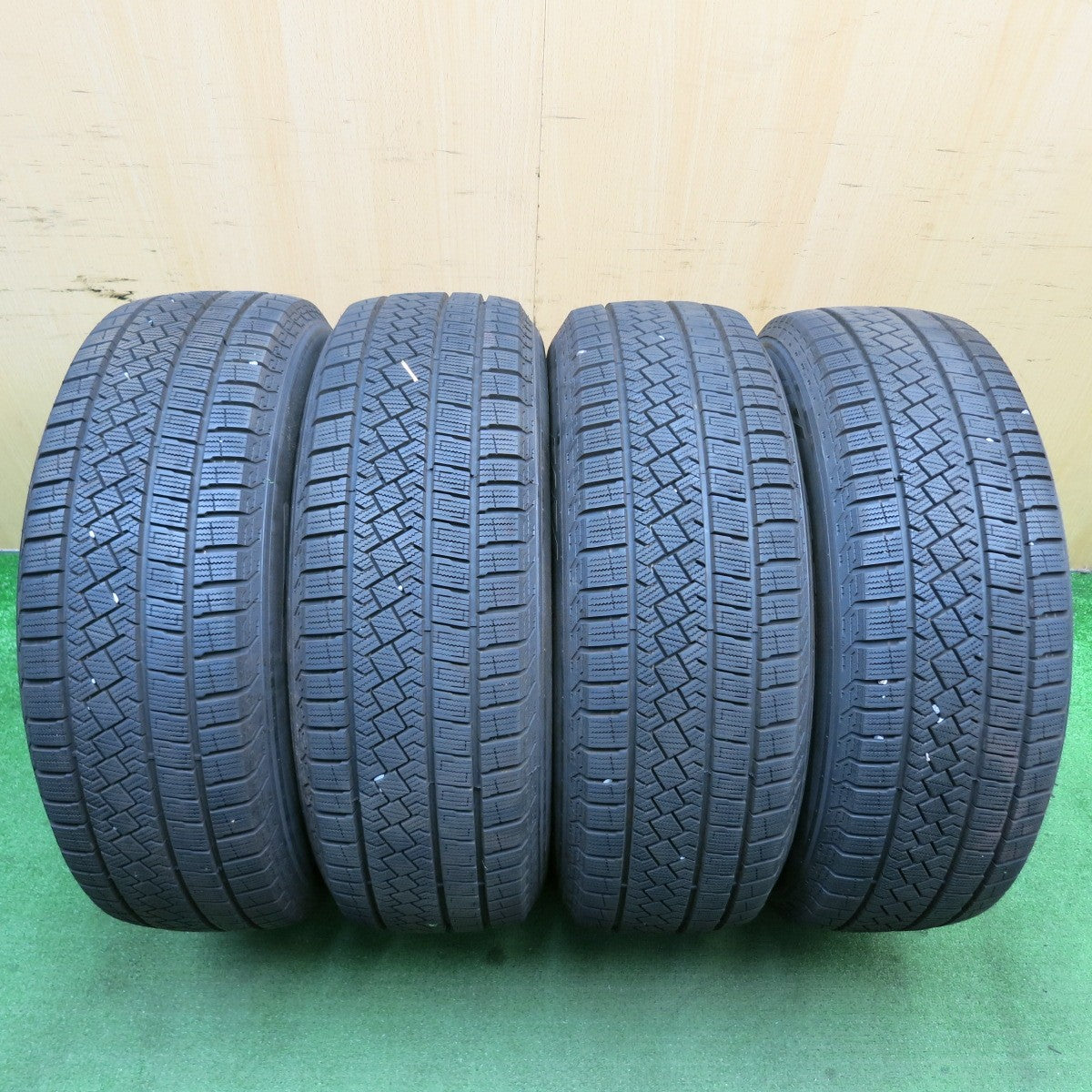 バリ溝！22年！9分★シトロエン 等 IRVINE F01 215/65R16 スタッドレス ピレリ アイスゼロ アシンメトリコ アーヴィン 16インチ PCD108/4H★5052001TNス