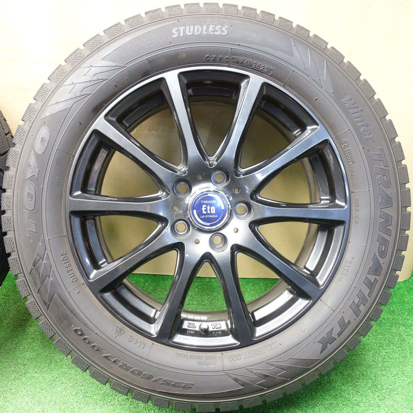 ほぼ未使用！23年！キレイ★スタッドレス 225/60R17 トーヨー ウインター トランパス TX TIRADO Eta LA STRADA ティラード ラストラーダ 17インチ PCD114.3/5H★5121802KTス