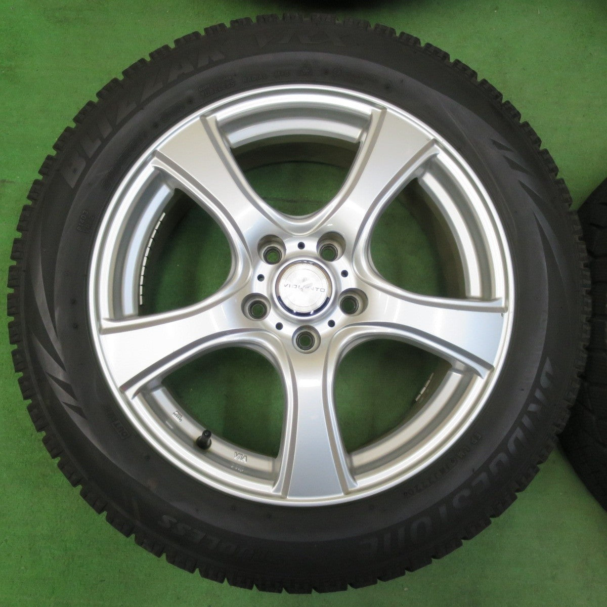 4本価格★スタッドレス 215/55R17 ブリヂストン ブリザック VRX VIOLENTO ヴィオレント 17インチ PCD114.3/5H★5011703イス