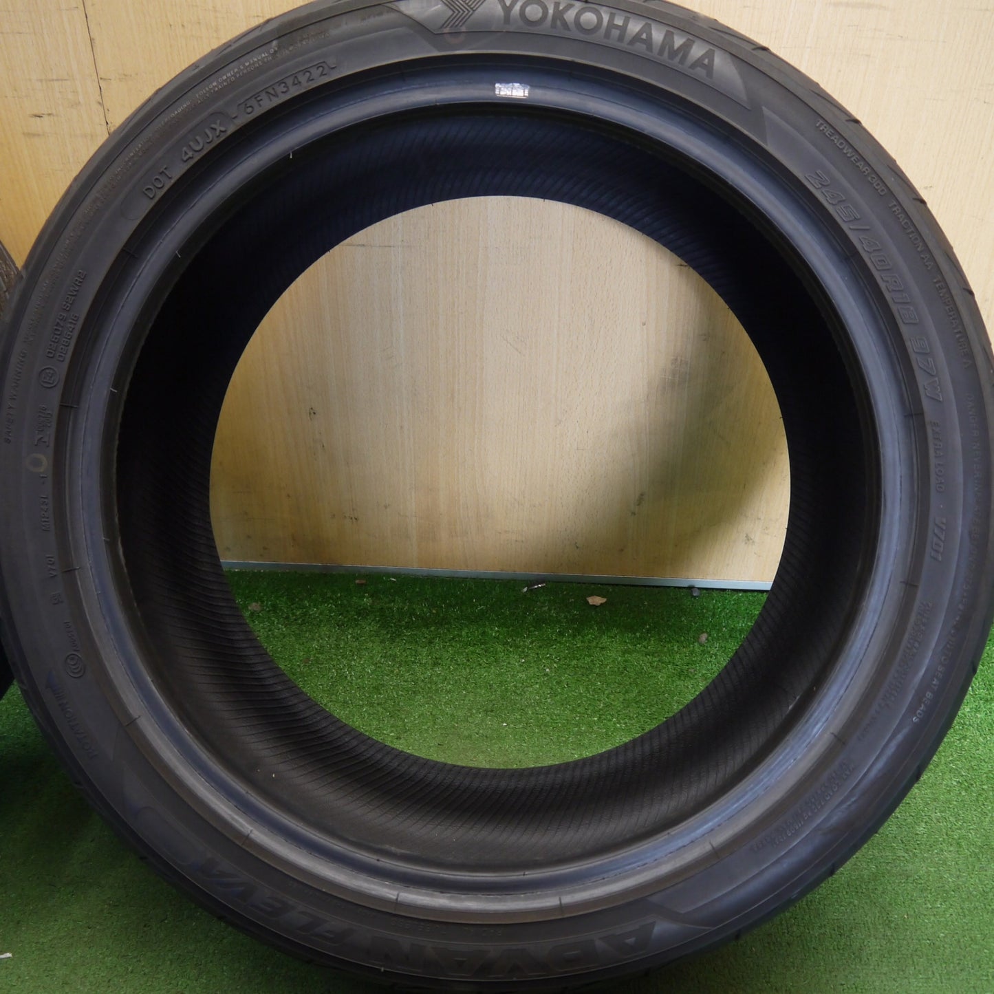 バリ溝！22年！9.5分★245/40R18 ヨコハマ アドバン FLEVA タイヤ 18インチ インプレッサ クラウン RX8 等★6060806Hノタ