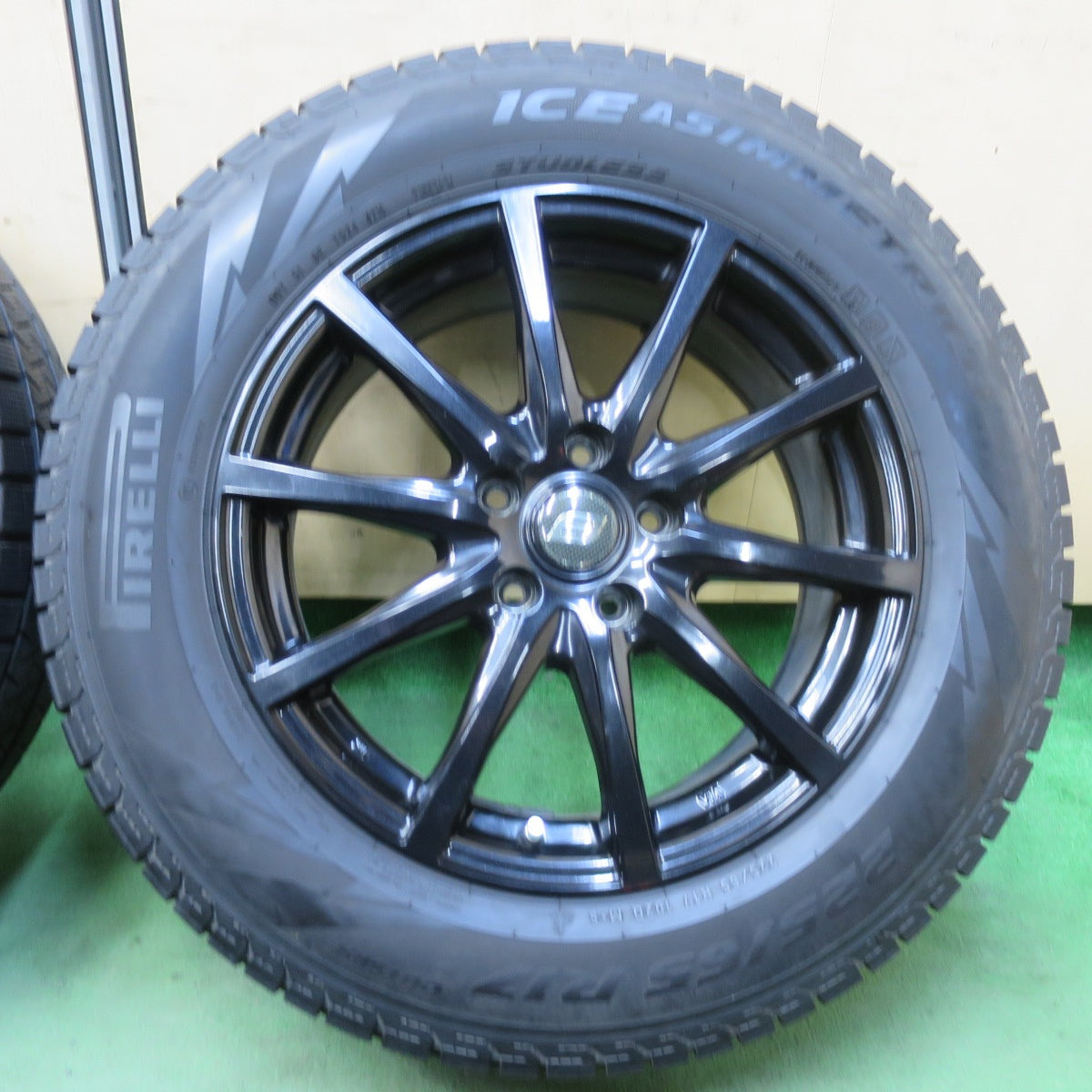 キレイ★スタッドレス 225/65R17 ピレリ アイスアシンメトリコ STRANGER ストレンジャー 17インチ PCD114.3/5H★5112812イス