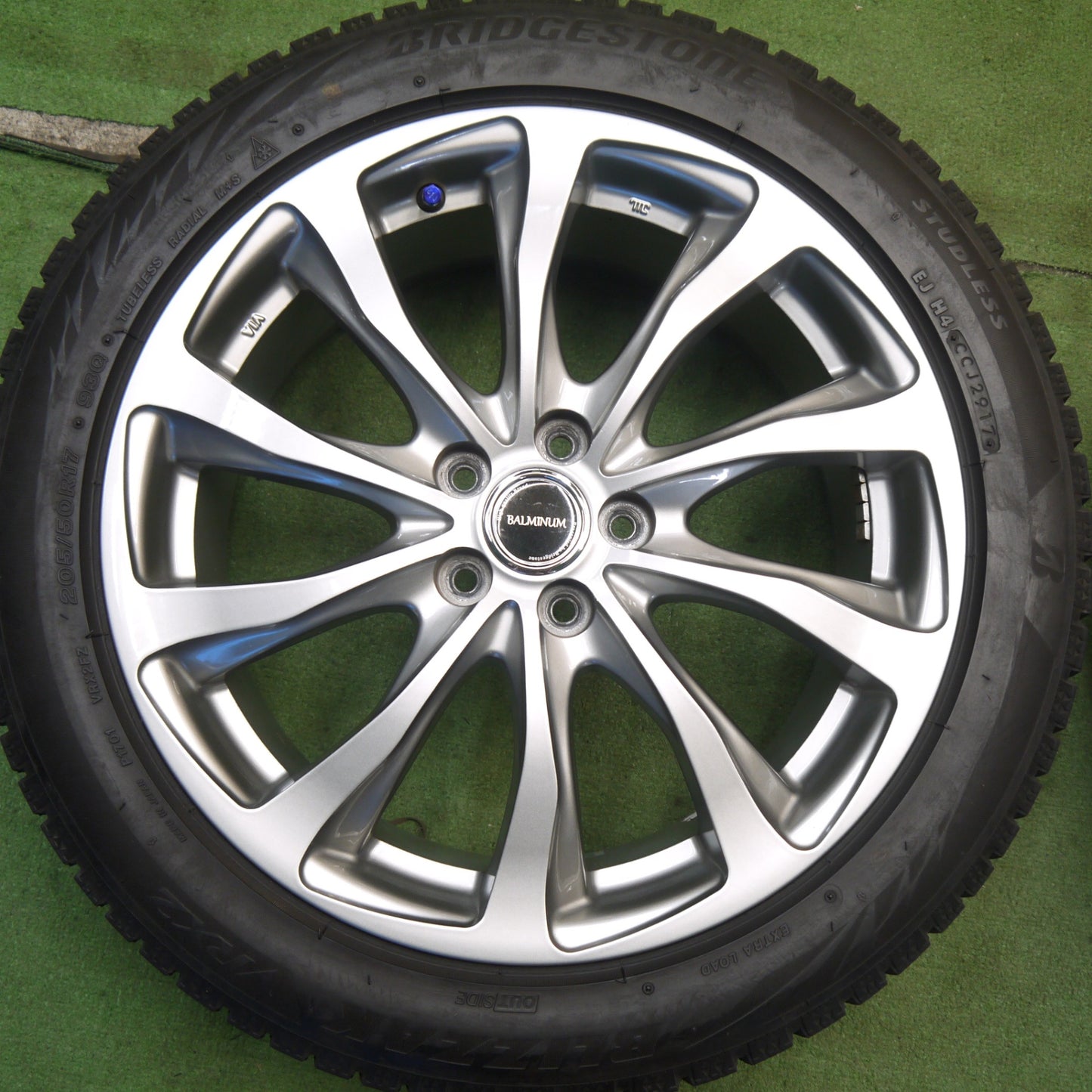 バリ溝！キレイ！9分◎インプレッサ 等 205/50R17 スタッドレス ブリヂストン ブリザック VRX2 BALMINUM TR10 バルミナ 17インチ PCD100/5H◎6070101Hス