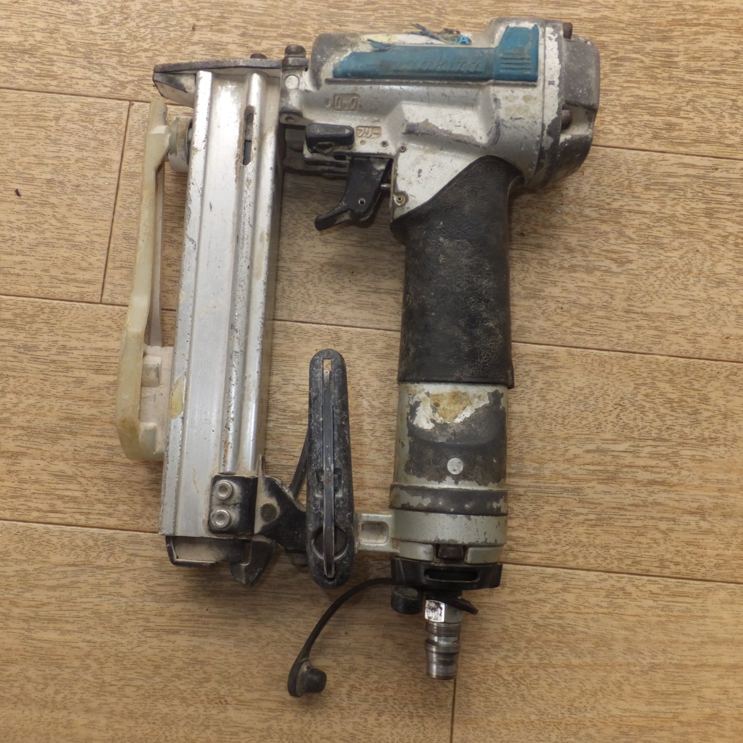 [送料無料] ★日立 ねじ打機 WF4AK　ベビー釘打機 NV50AF2　ベビータッカ N2504A　マキタ エアタッカ AT1025A　セット★