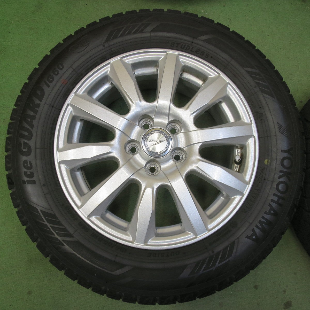 4本価格◎プリウス 等 195/65R15 スタッドレス ヨコハマ アイスガード iG60 JOKER ジョーカー 15インチ PCD100/5H◎6090906イス