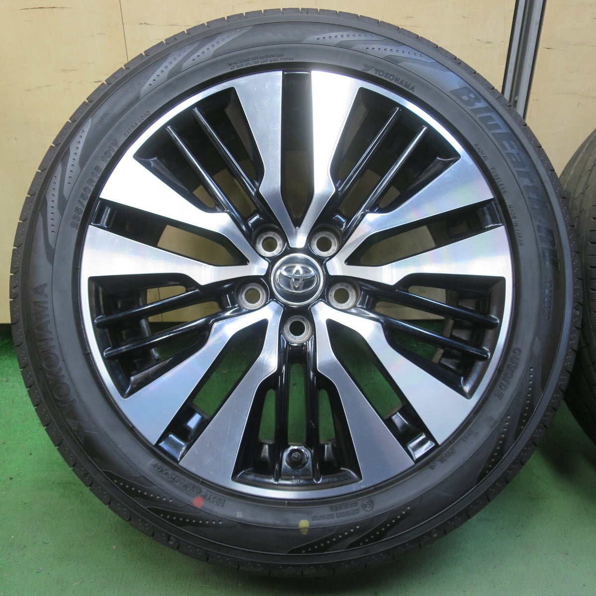 ほぼ未使用！26年★トヨタ 30系 アルファード SCパッケージ 純正 235/50R18 ヨコハマ BluEarth-RV RV03 18インチ PCD114.3/5H★6042106イノ
