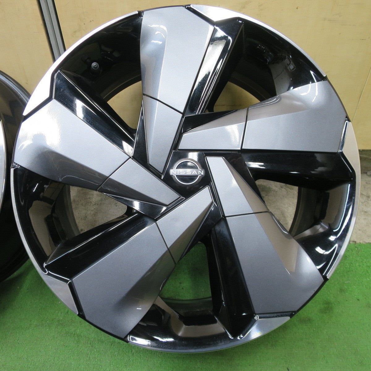 キレイ◎日産 E13 ノート オーラ 純正 ホイール 17インチ 17×6.5J PCD100/4H◎6092803NGホ