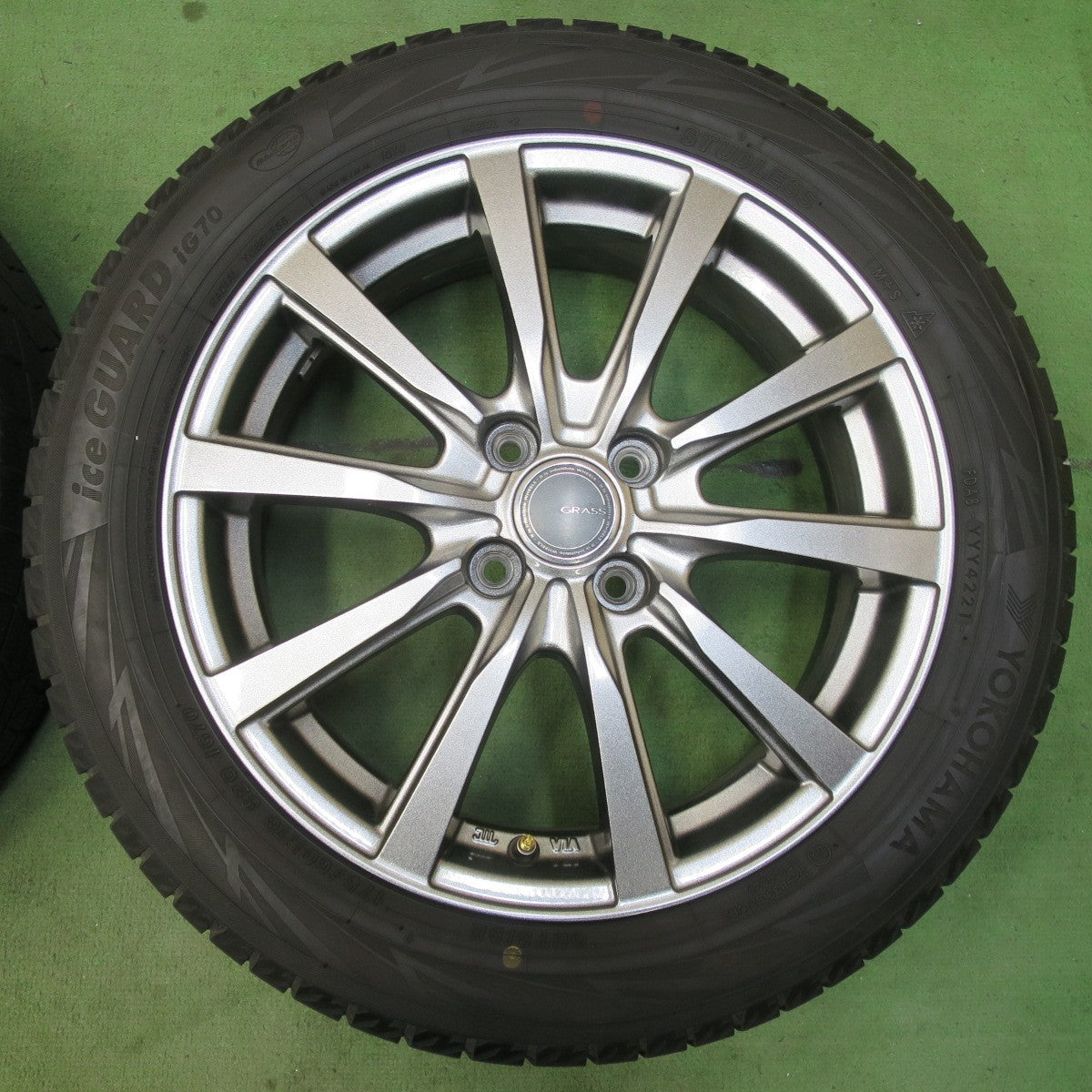 キレイ★スタッドレス 175/60R16 ヨコハマ アイスガード iG70 GRASS グラス 16インチ PCD100/4H★5123015イス