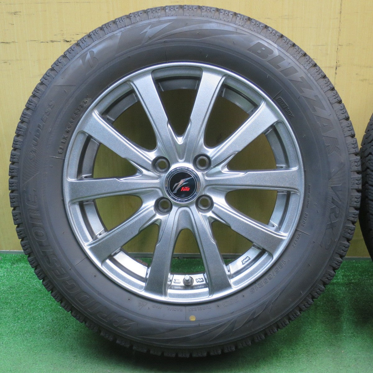 バリ溝！22年！キレイ！9分★スタッドレス 185/65R15 ブリヂストン ブリザック VRX2 Fang ファング 15インチ PCD100/4H★5092401NJス