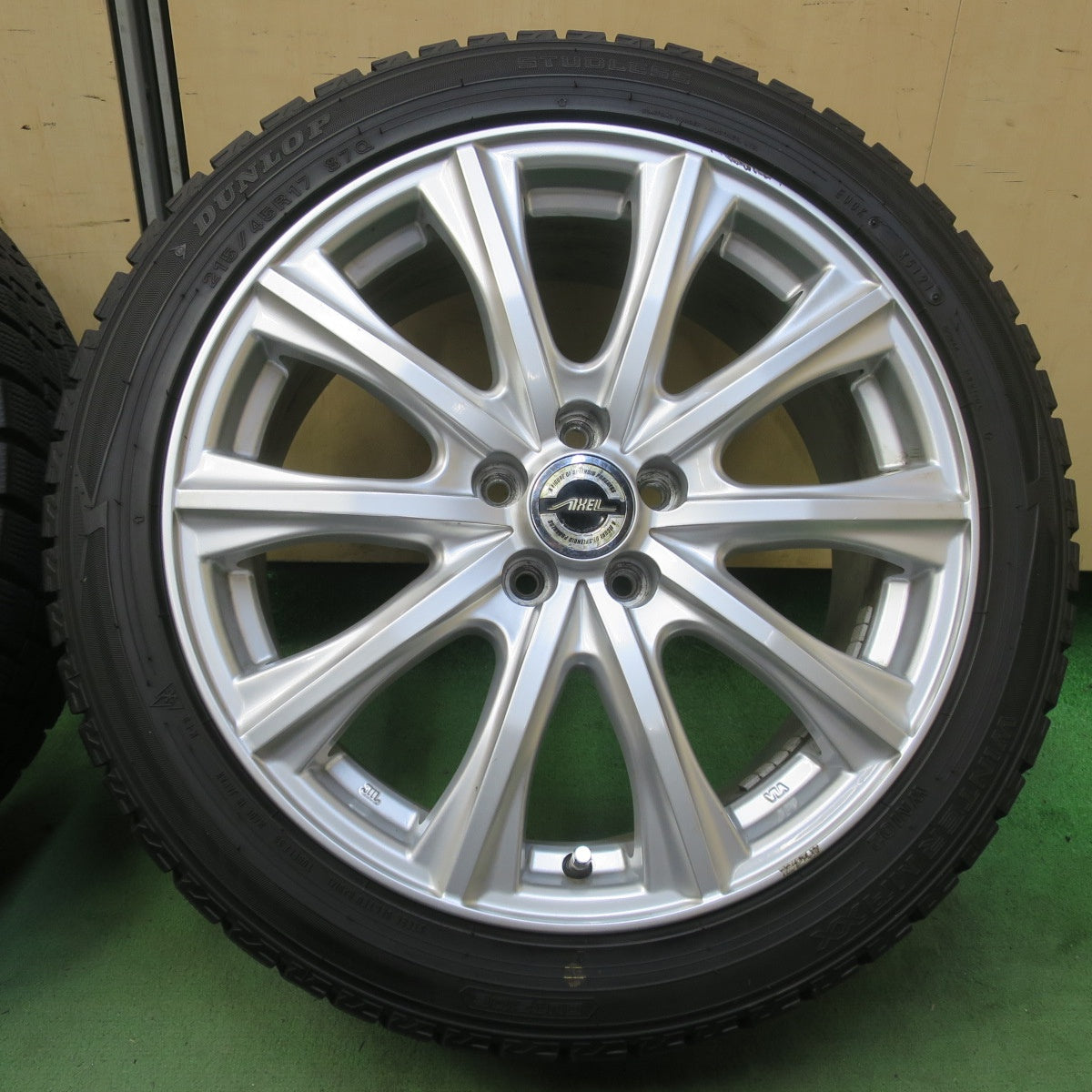 バリ溝！9分★86 BRZ 等 215/45R17 スタッドレス ダンロップ ウインターマックス WM02 AXEL アクセル 17インチ PCD100/5H★6052711イス