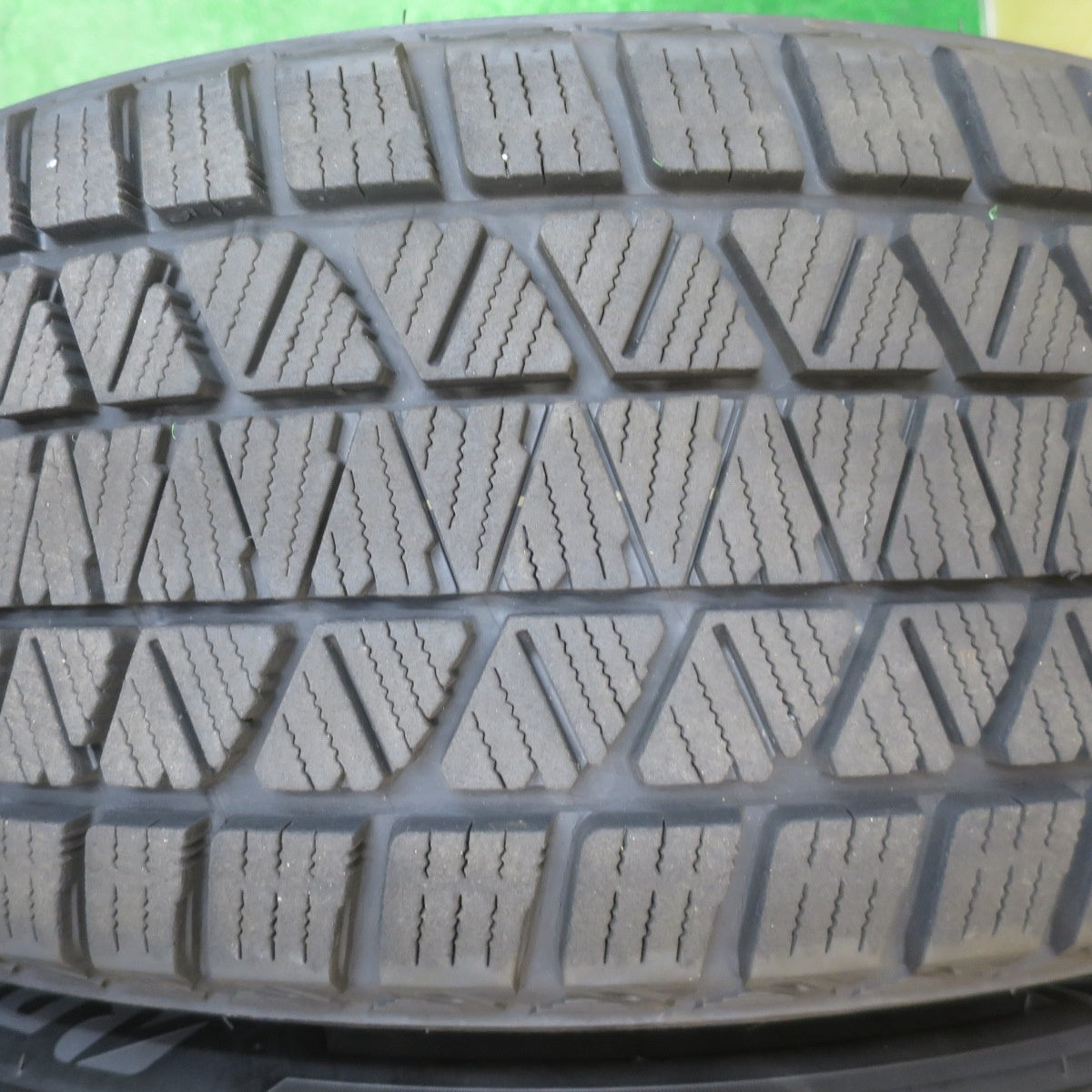 バリ溝！22年！キレイ！9分★RMP 028F 225/60R18 スタッドレス ブリヂストン ブリザック DM-V3 18インチ PCD114.3/5H★5111301NJス