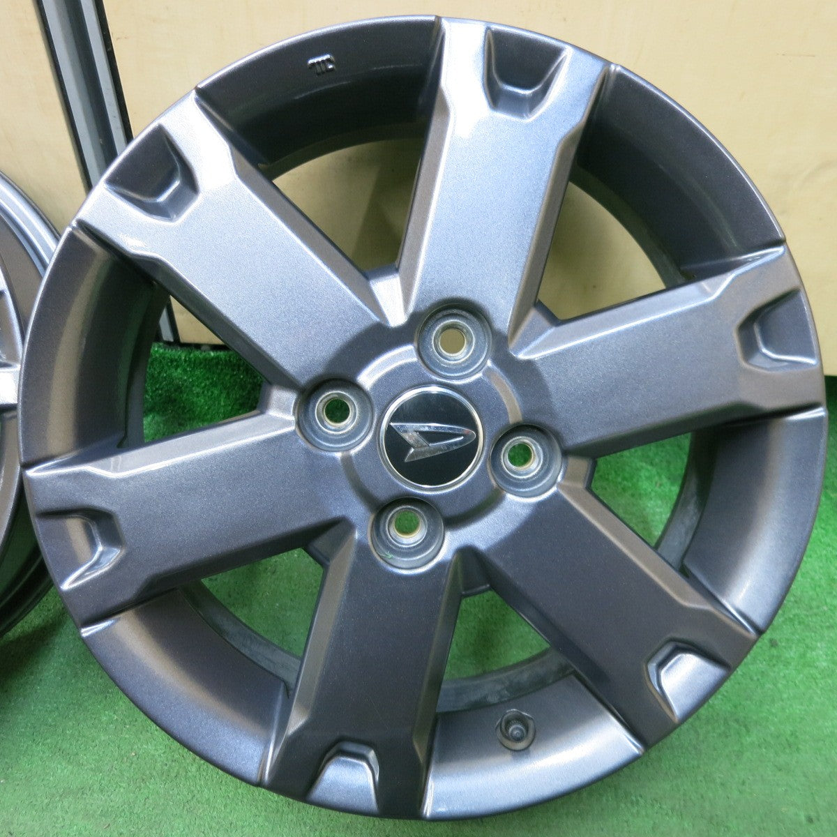 [送料無料] キレイ★ダイハツ タフト 純正 ホイール 15インチ 15×4.5J PCD100/4H★5012201SYホ