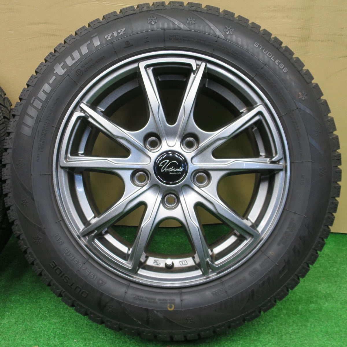 バリ溝！22年！キレイ！ほぼ10分★スタッドレス 195/65R15 ハイフライ Win-turi 212 Verthandi ヴェルザンディ ヴェルサンディ 15インチ PCD114.3/5H★5120304NKス