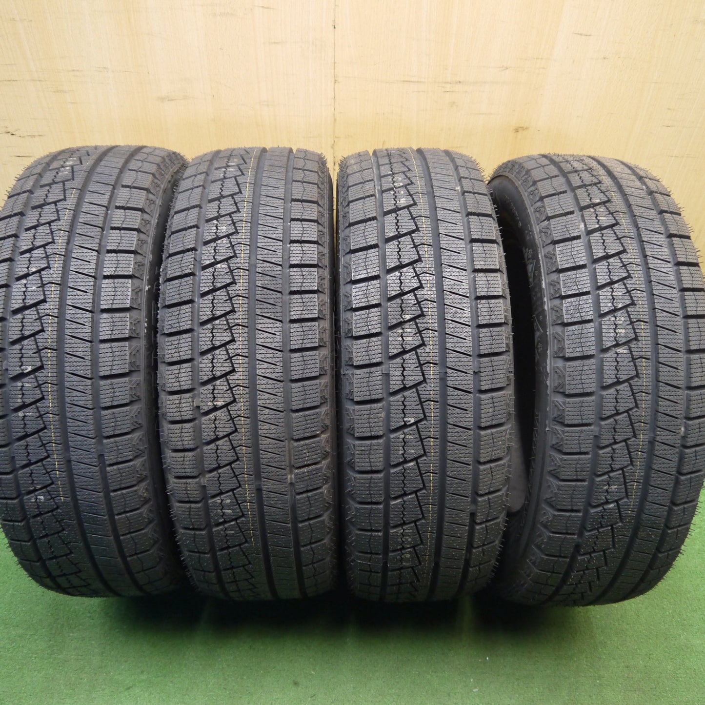 未使用！25年★スタッドレス 195/65R15 ネクセン ウィンガード アイス2 タイヤ 15インチ プリウス カローラスポーツ 等★6050807Hスタ