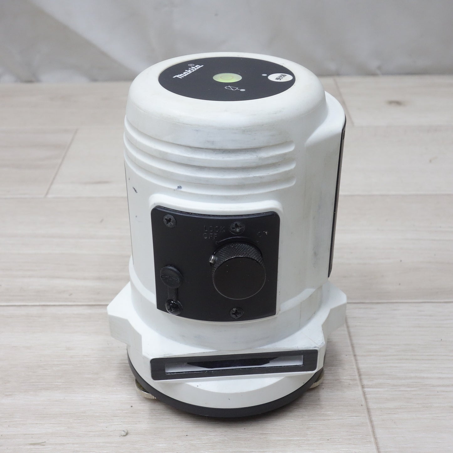 [送料無料] ◆マキタ レーザー 墨出し器 SK640PHZ 屋内・屋外 兼用 墨出器 高輝度 ラインポイント 防塵 防水 仕様 makita 現状品◆