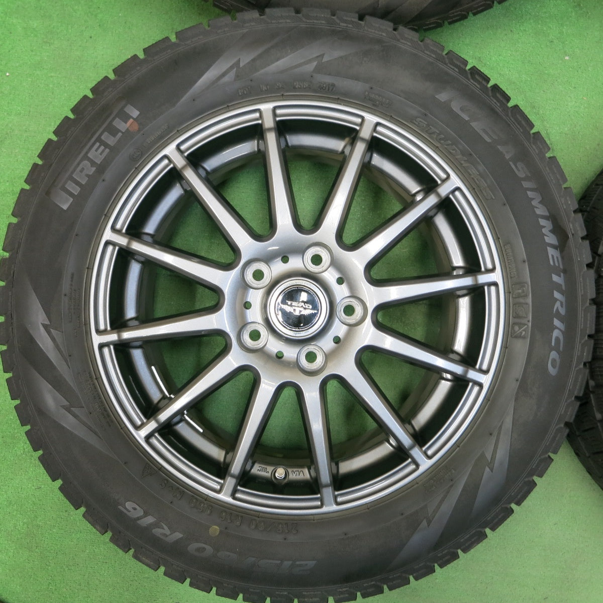 [送料無料] バリ溝！キレイ！8.5分★スタッドレス 215/60R16 ピレリ アイスアシンメトリコ TEAD テッド 16インチ PCD114.3/5H★4092002SYス