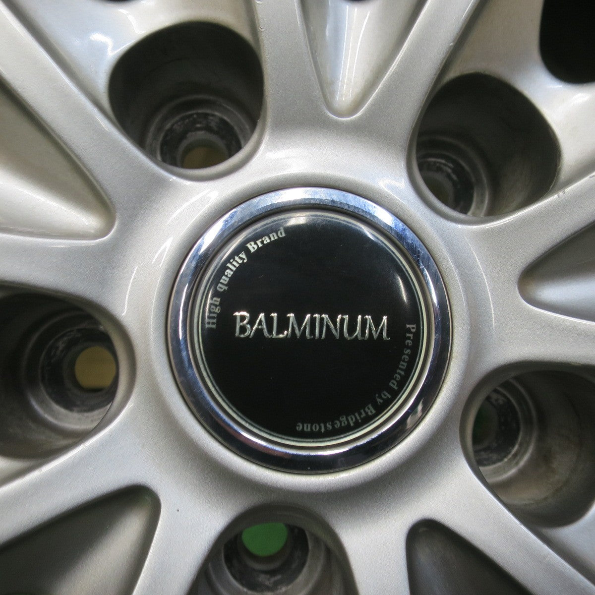 バリ溝！24年！キレイ！ほぼ10分★スタッドレス 225/65R17 ブリヂストン ブリザック DM-V3 BALMINUM バルミナ 17インチ PCD114.3/5H★5111806イス