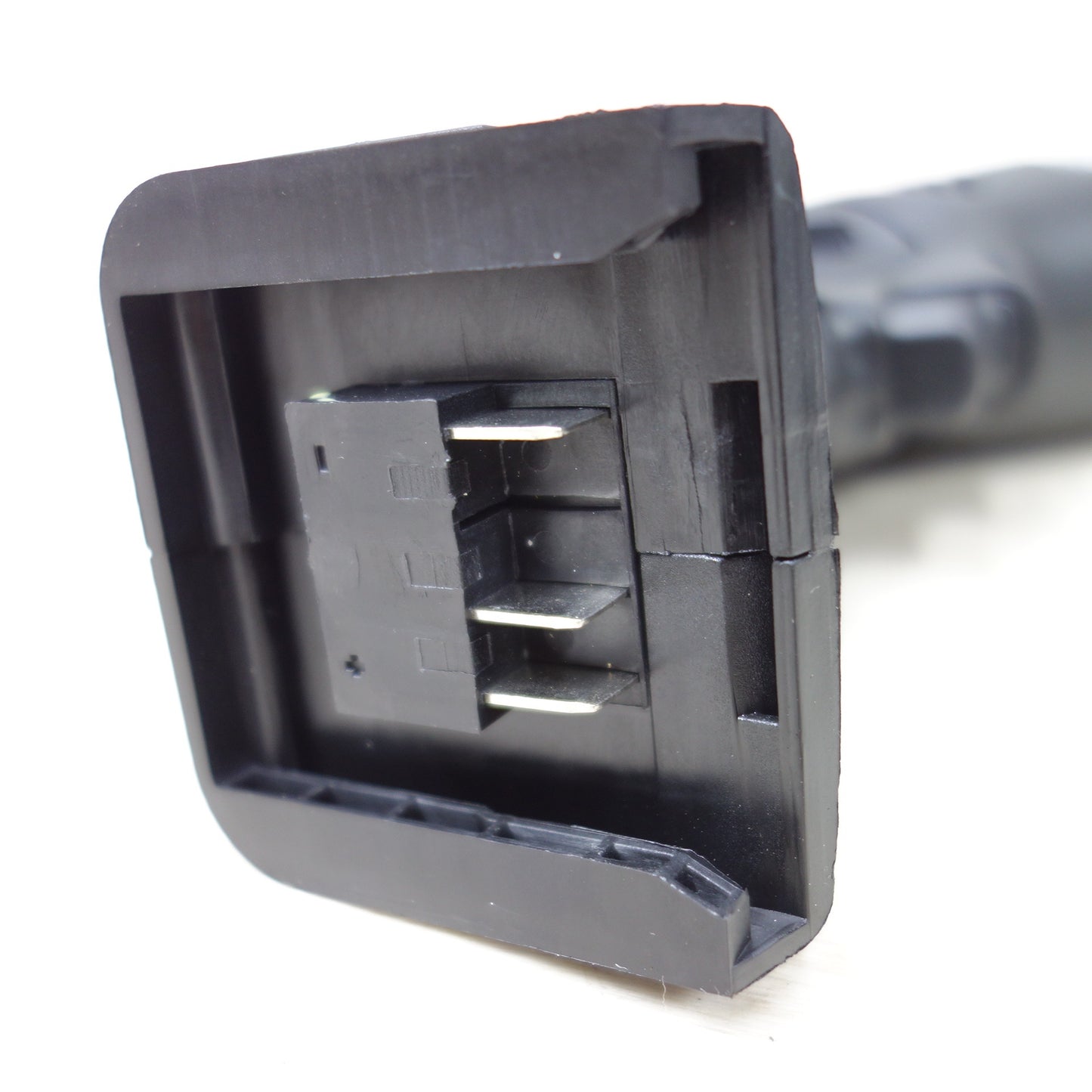 [送料無料] 美品!付属品付き◆新興製作所 Li-ion 充電式 電気 ノコギリ 14.4V 1.5Ah DCES-1415 充電器 バッテリー 箱 付き 切断機 SHINKO 電動 工具◆