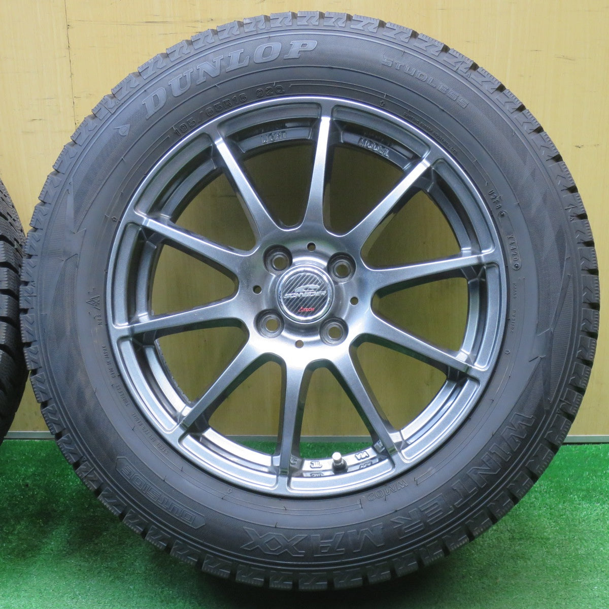 バリ溝！キレイ！9.5分★スタッドレス 195/65R16 ダンロップ ウインターマックス WM02 SCHNEIDER ATECH シュナイダー 16インチ PCD100/4H★5121817NJス