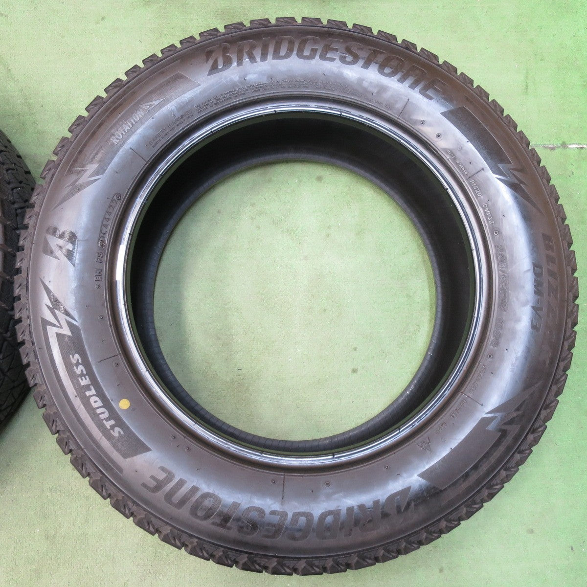 バリ溝！22年！9.5分★スタッドレス 225/65R17 ブリヂストン ブリザック DM-V3 タイヤ 17インチ ハリアー RAV4 エクストレイル CX-5 等★5121706イスタ