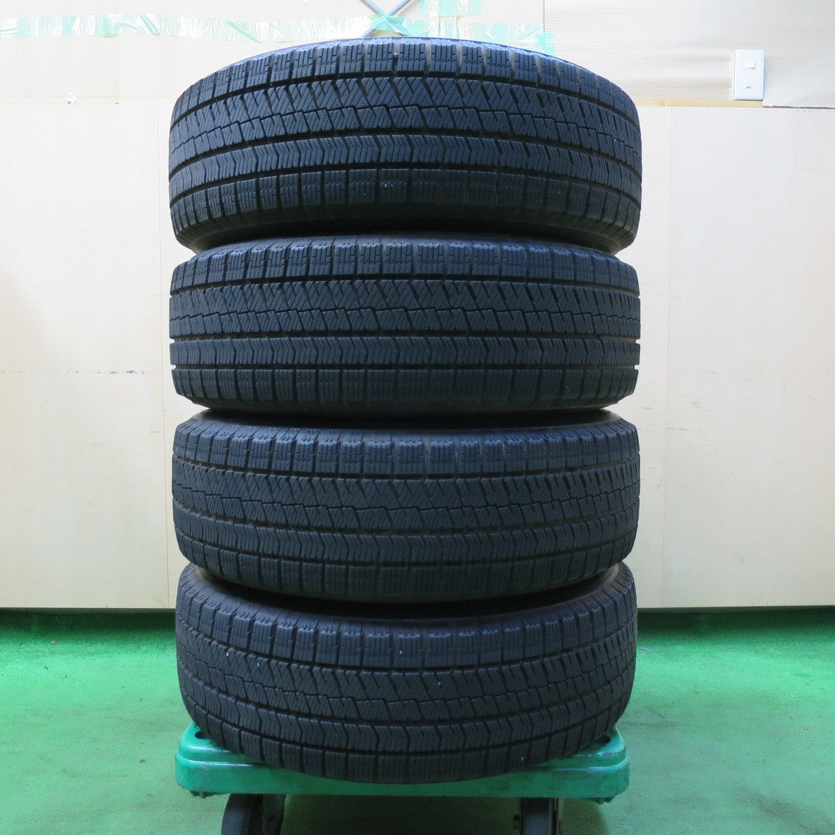 *送料無料* バリ溝！22年！キレイ！9分★スタッドレス 205/65R16 ブリヂストン ブリザック VRX2 BALMINUM バルミナ 16インチ PCD114.3/5H★4080501イス