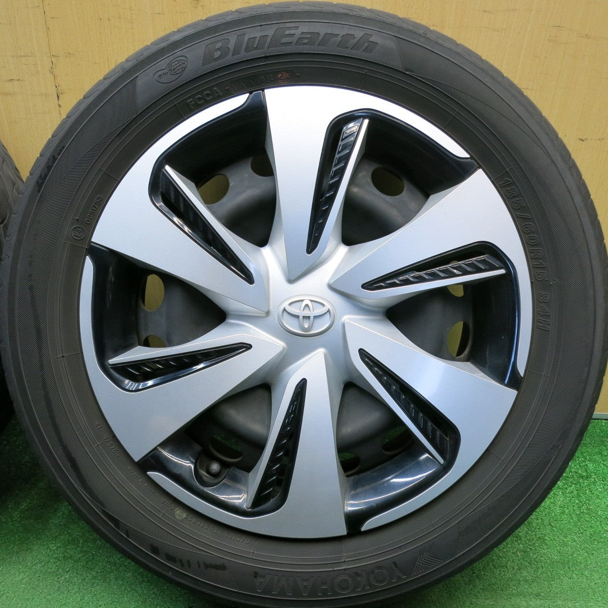 キレイ！23年★トヨタ 170系 シエンタ 純正 スチール 185/60R15 ヨコハマ ブルーアース AE01F 15インチ PCD100/5H★6041205HAノ