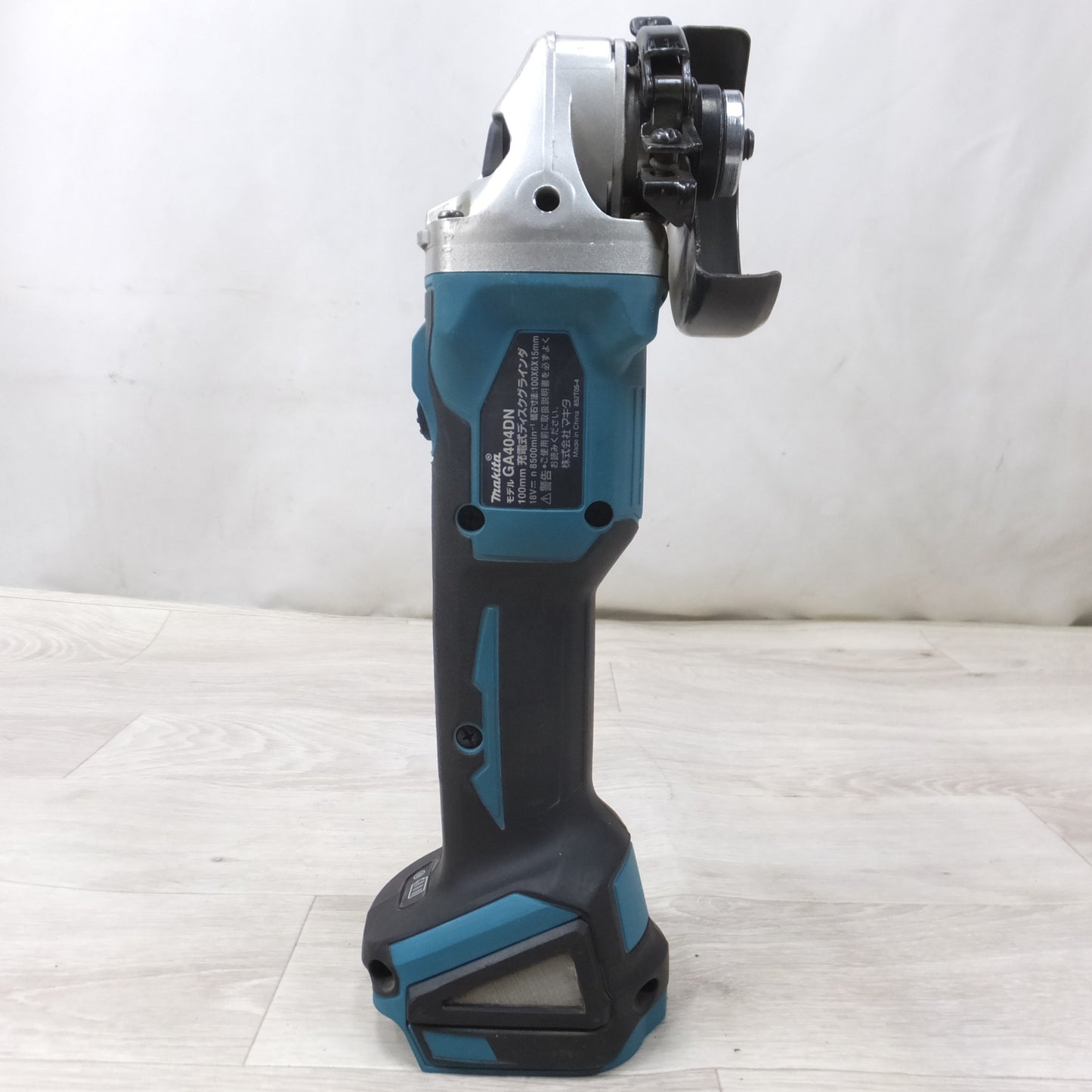 [送料無料] キレイ!バッテリー2個◆マキタ 充電式 ディスク グラインダー 18V 100mm GA404DRGXN 研削砥石 充電器 ケース付き 電動 工具◆