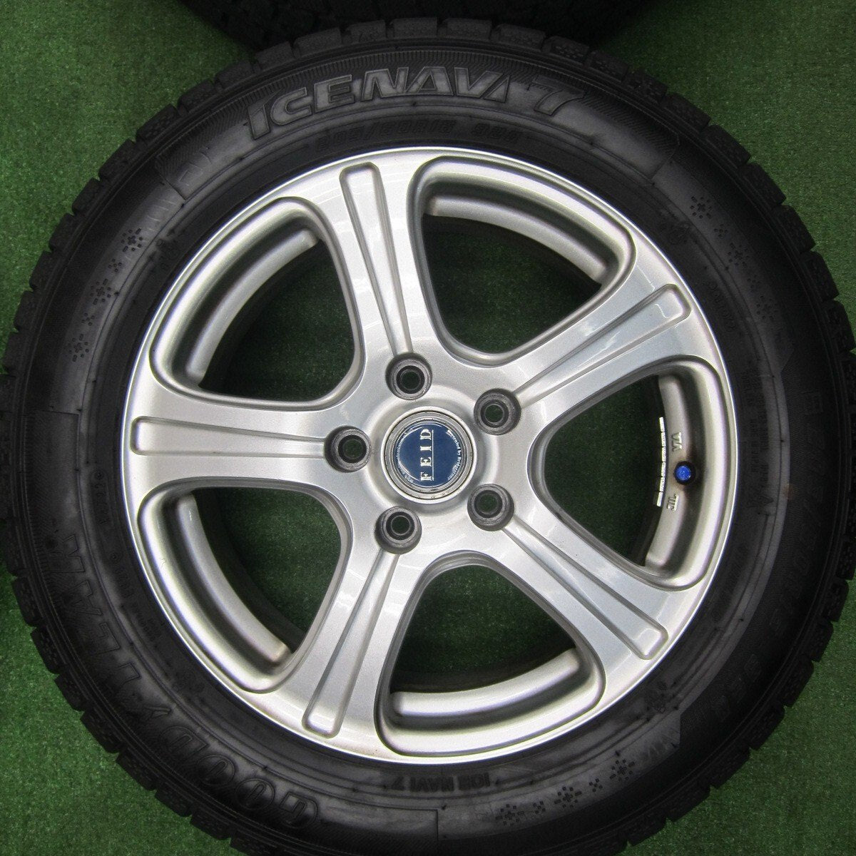 バリ溝！22年！キレイ！9.5分以上★スタッドレス 205/60R16 グッドイヤー アイスナビ7 FEID 16インチ PCD114.3/5H★4121406TNス