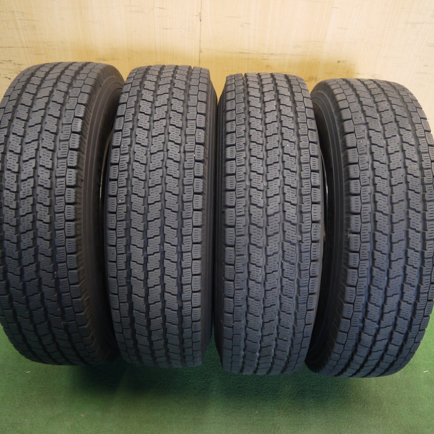 バリ溝！8.5分★トヨタ 100系 ハイエース 純正 メッキ 195/80R15 107/105L スタッドレス ヨコハマ アイスガード iG91 15インチ PCD139.7/6H★6060804Hス