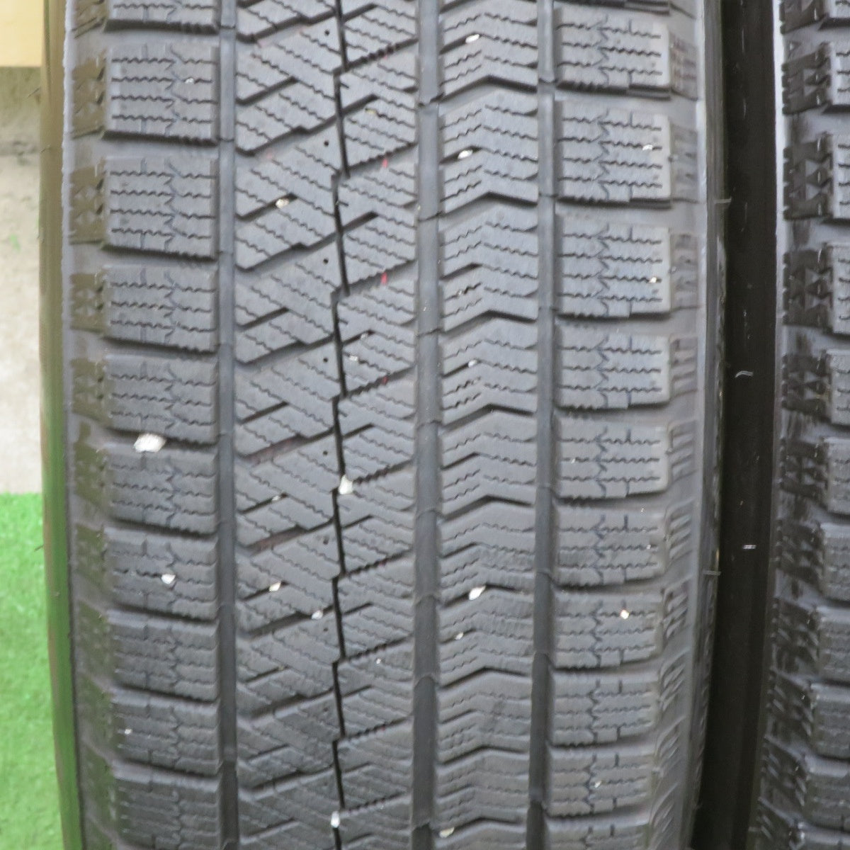 バリ溝！23年！キレイ！9.5分★プリウス 等 195/65R15 スタッドレス ブリヂストン ブリザック VRX2 SCHNEIDER シュナイダー 15インチ PCD100/5H★6040605TTス