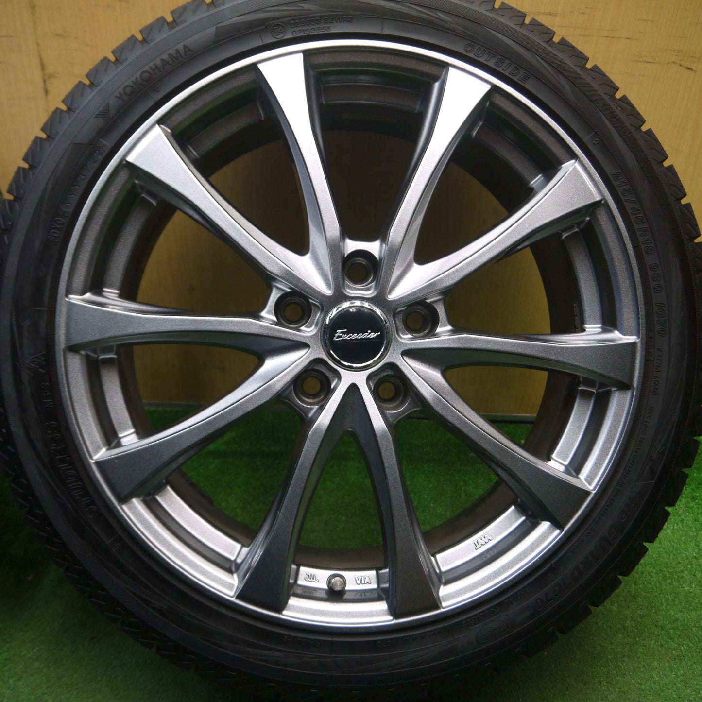 [送料無料] 超バリ溝！23年！キレイ！ほぼ10分★スタッドレス 215/45R18 ヨコハマ アイスガード iG70 Exceeder エクシーダー 18インチ PCD114.3/5H★5022604Hス
