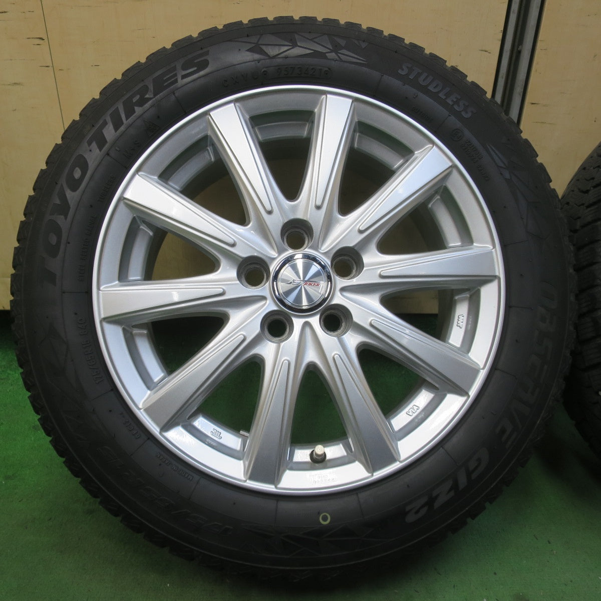 キレイ★シエンタ 等 175/65R15 スタッドレス トーヨー オブザーブ GIZ2 JOKER ジョーカー 15インチ PCD100/5H★6022602イス