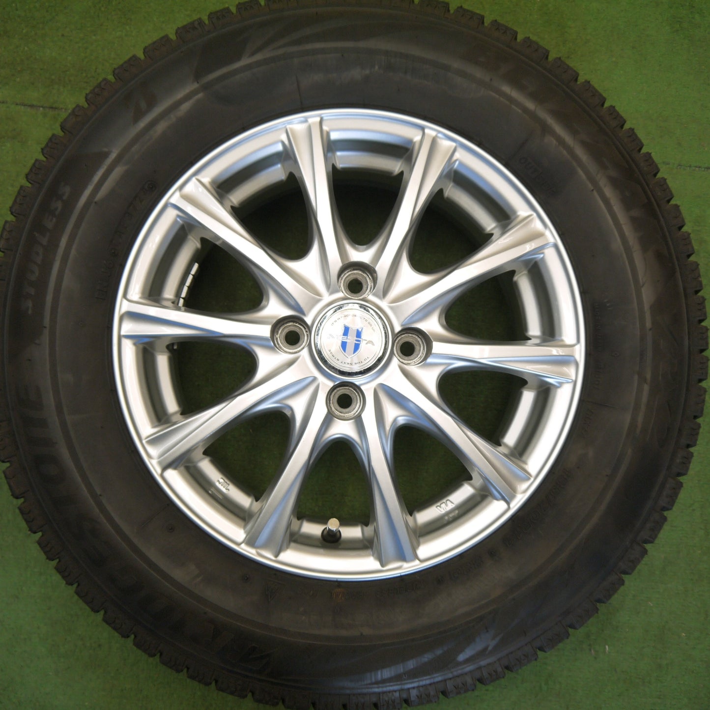 バリ溝！24年！キレイ！9.5分★スタッドレス 185/70R14 ブリヂストン ブリザック VRX2 NEXTA ネクスタ 14インチ PCD100/4H★6042801Hス