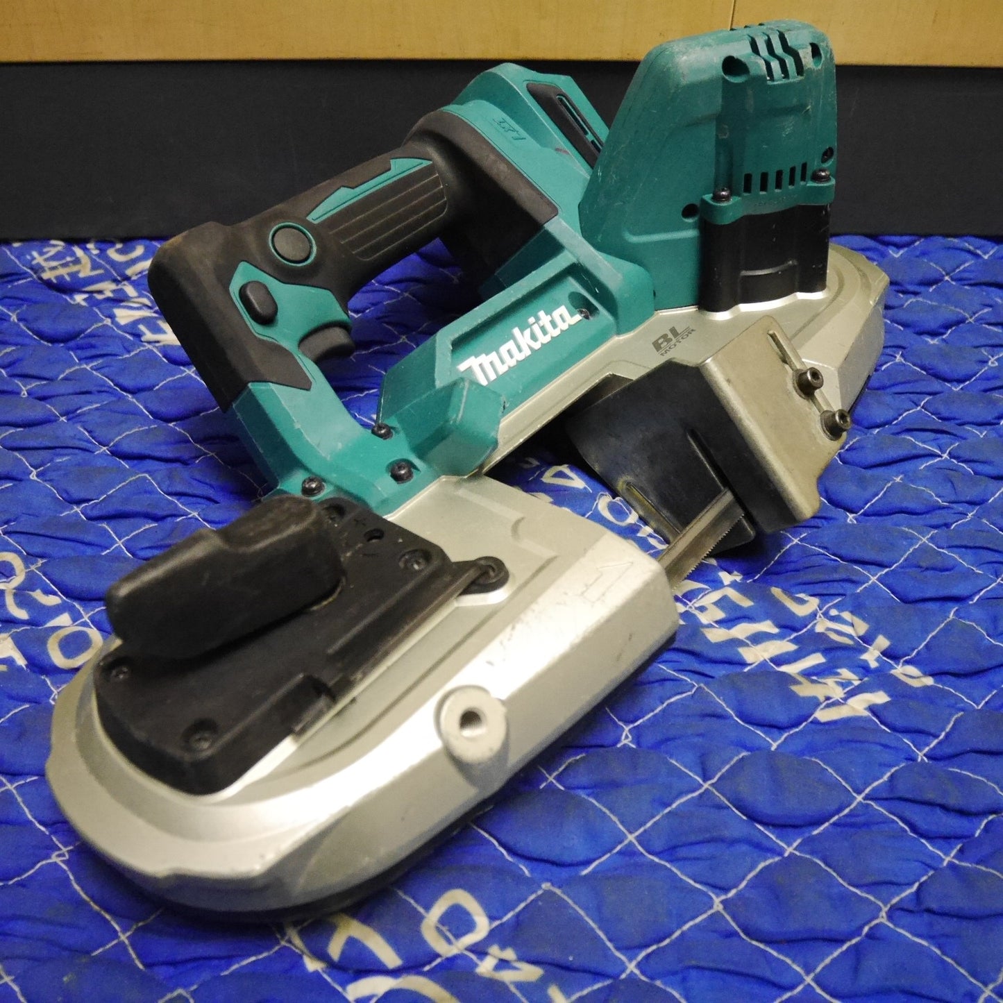 [送料無料] ☆マキタ 充電式 ポータブル バンドソー PB183D 電動 工具 切断機 makita 18V☆