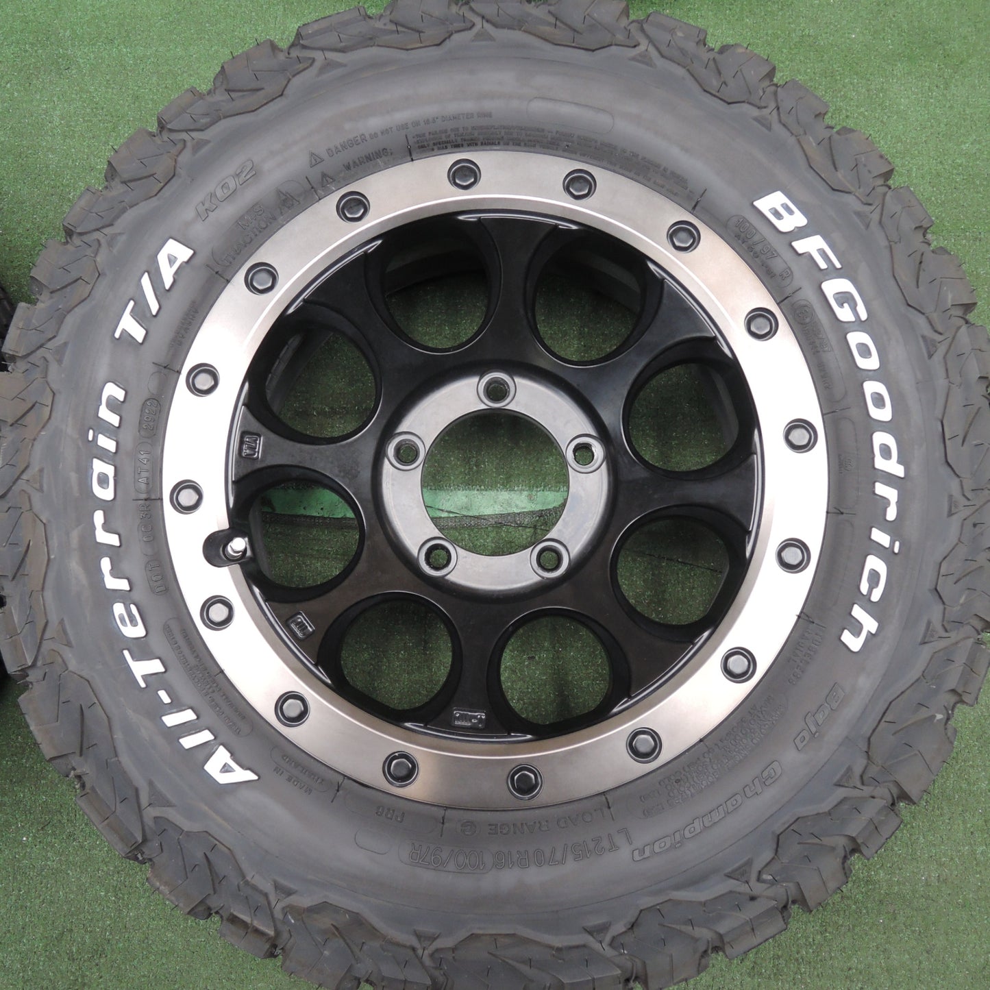 *送料無料* バリ溝！22年！9.5分★ジムニー等 XTREME-J XJ03 215/70R16 BFグッドリッチ All-Terrain T/A KO2 16インチ PCD139.7/5H★4031604HAノ
