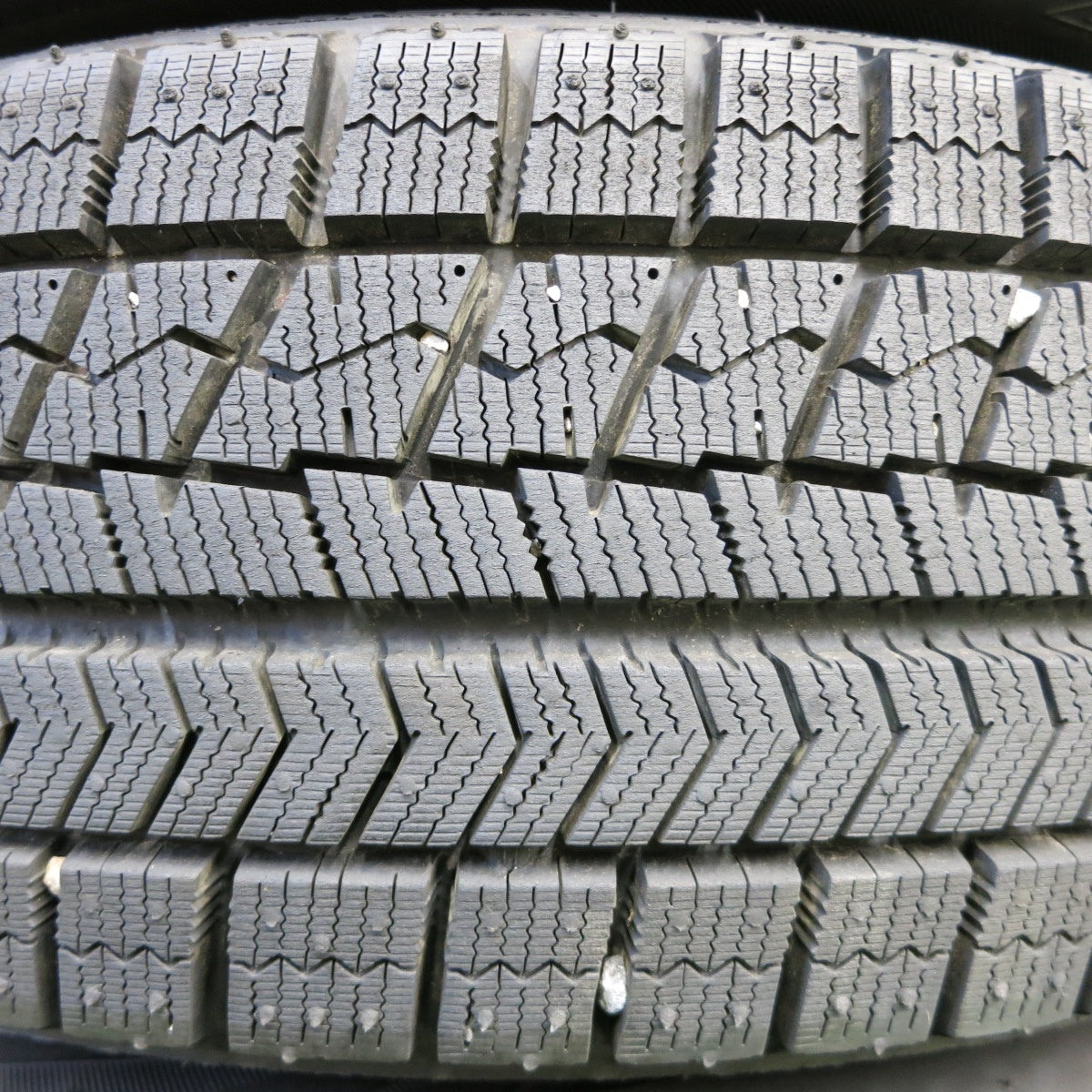 *送料無料* バリ溝！ほぼ10分★スタッドレス 175/65R15 ブリヂストン ブリザック VRX GMach 15インチ PCD100/4H★4051709イス
