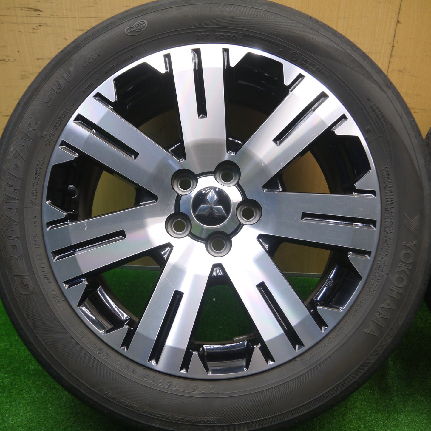 [送料無料] 4本価格★三菱 デリカ D:5 純正 225/55R18 ヨコハマ ジオランダー SUV G055 E 18インチ D5 PCD114.3/5H★4091803Hノ
