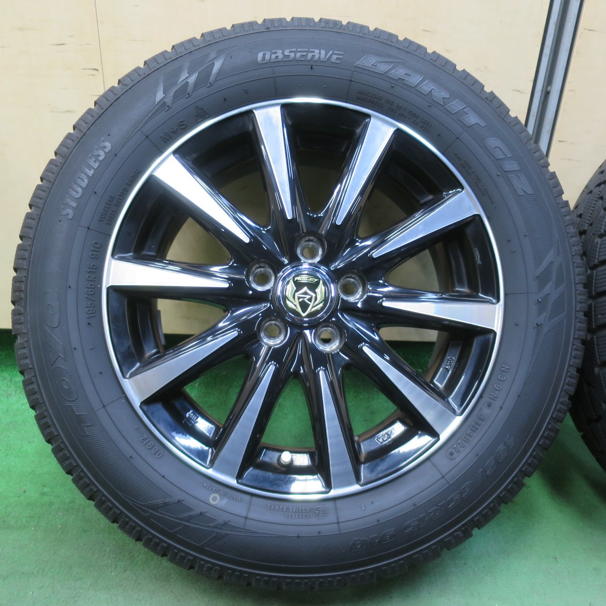 バリ溝！22年！キレイ！ほぼ10分★プリウス 等 195/65R15 スタッドレス トーヨー オブザーブ ガリット GIZ RiZLEY ライツレー 15インチ PCD100/5H★5122911イス