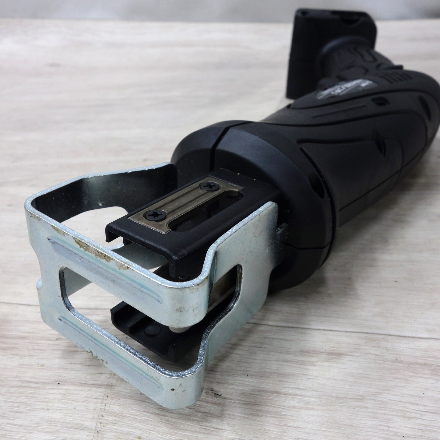 [送料無料] 美品!付属品付き◆新興製作所 Li-ion 充電式 電気 ノコギリ 14.4V 1.5Ah DCES-1415 充電器 バッテリー 箱 付き 切断機 SHINKO 電動 工具◆