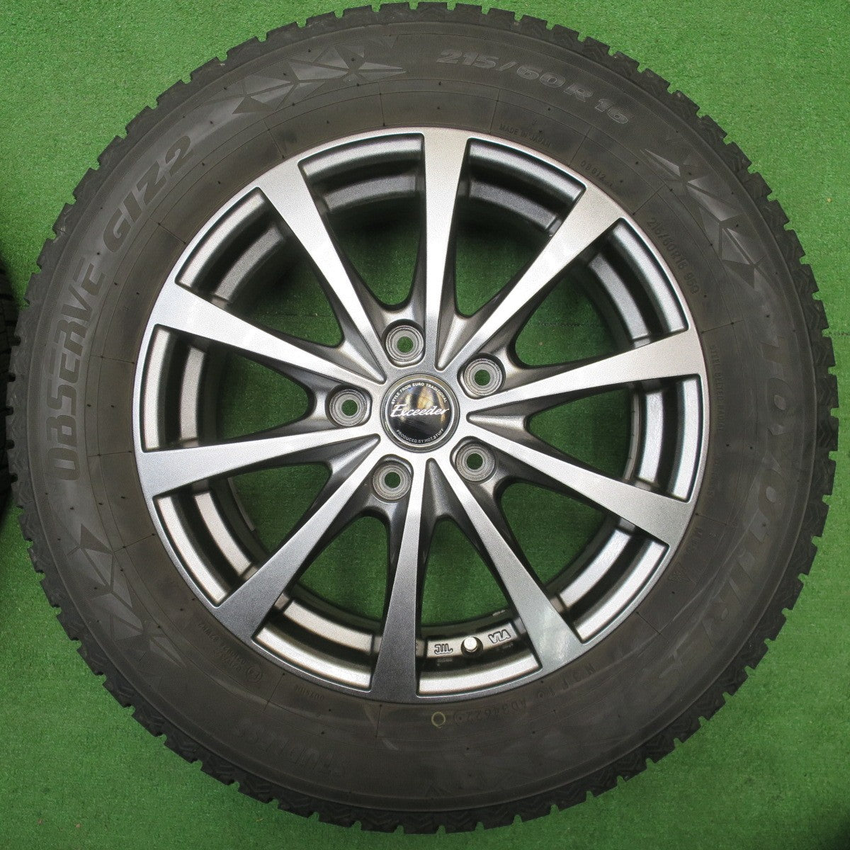 バリ溝！22年！キレイ！9.5分★スタッドレス 215/60R16 トーヨー オブザーブ GIZ2 Exceeder エクシーダー 16インチ PCD114.3/5H★5122405NJス