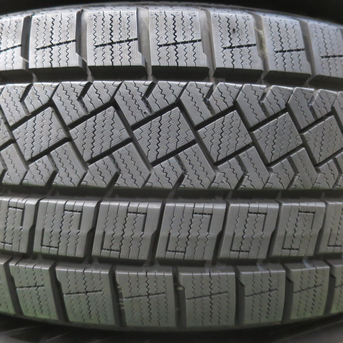 バリ溝！24年！ほぼ10分★ボルボ 等 VST RS 205/60R16 スタッドレス ピレリ アイスゼロ アシンメトリコ 社外 アルミ 16インチ PCD108/5H★6012702イス