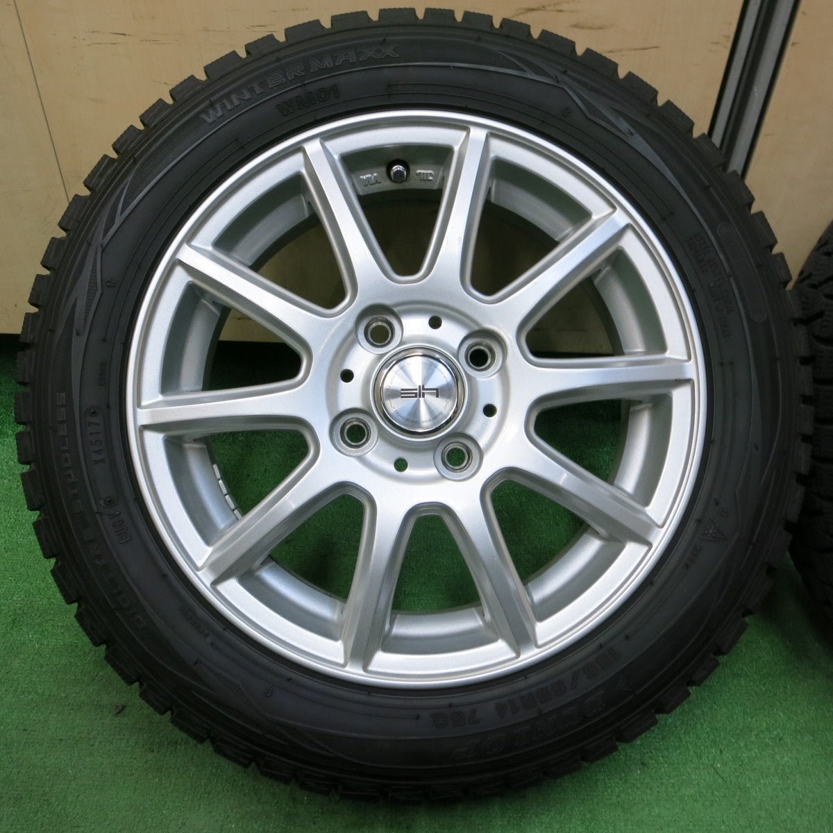 *送料無料* バリ溝！キレイ！ほぼ10分★スタッドレス 155/65R14 ダンロップ ウインターマックス WM01 slh 社外 アルミ 14インチ PCD100/4H★4052102イス
