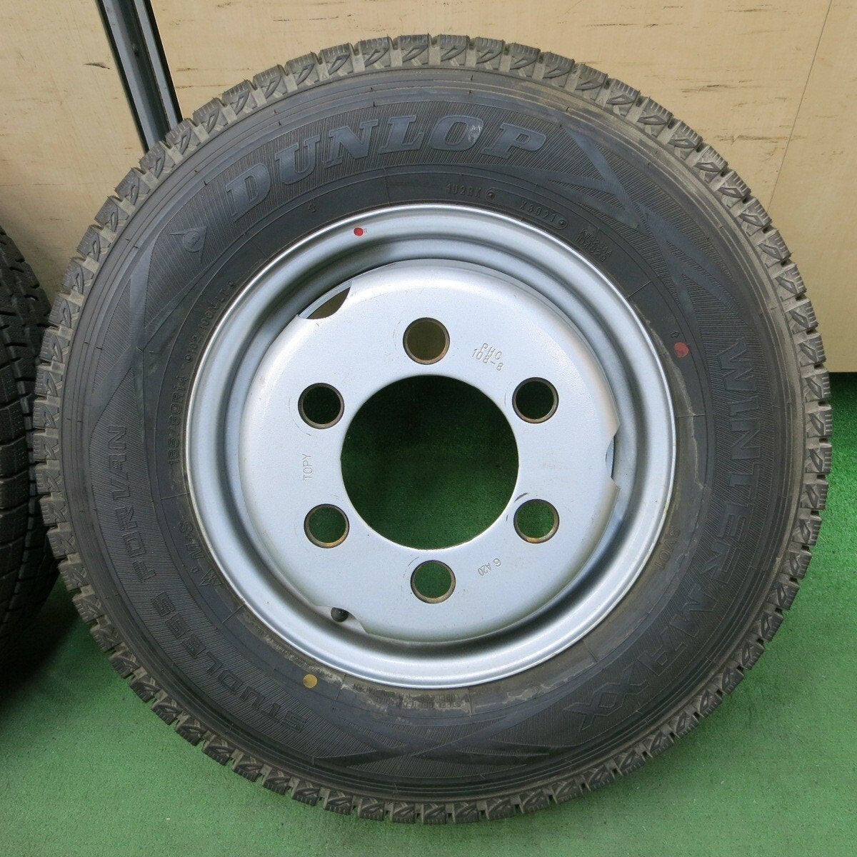 バリ溝！21年！キレイ！9.5分以上！2本★トラック タイヤ 185/80R14 102/100N スタッドレス ダンロップ ウインターマックス SV01 TOPY スチール 14インチ 108-8 PCD184.15/6H★5030702ナス