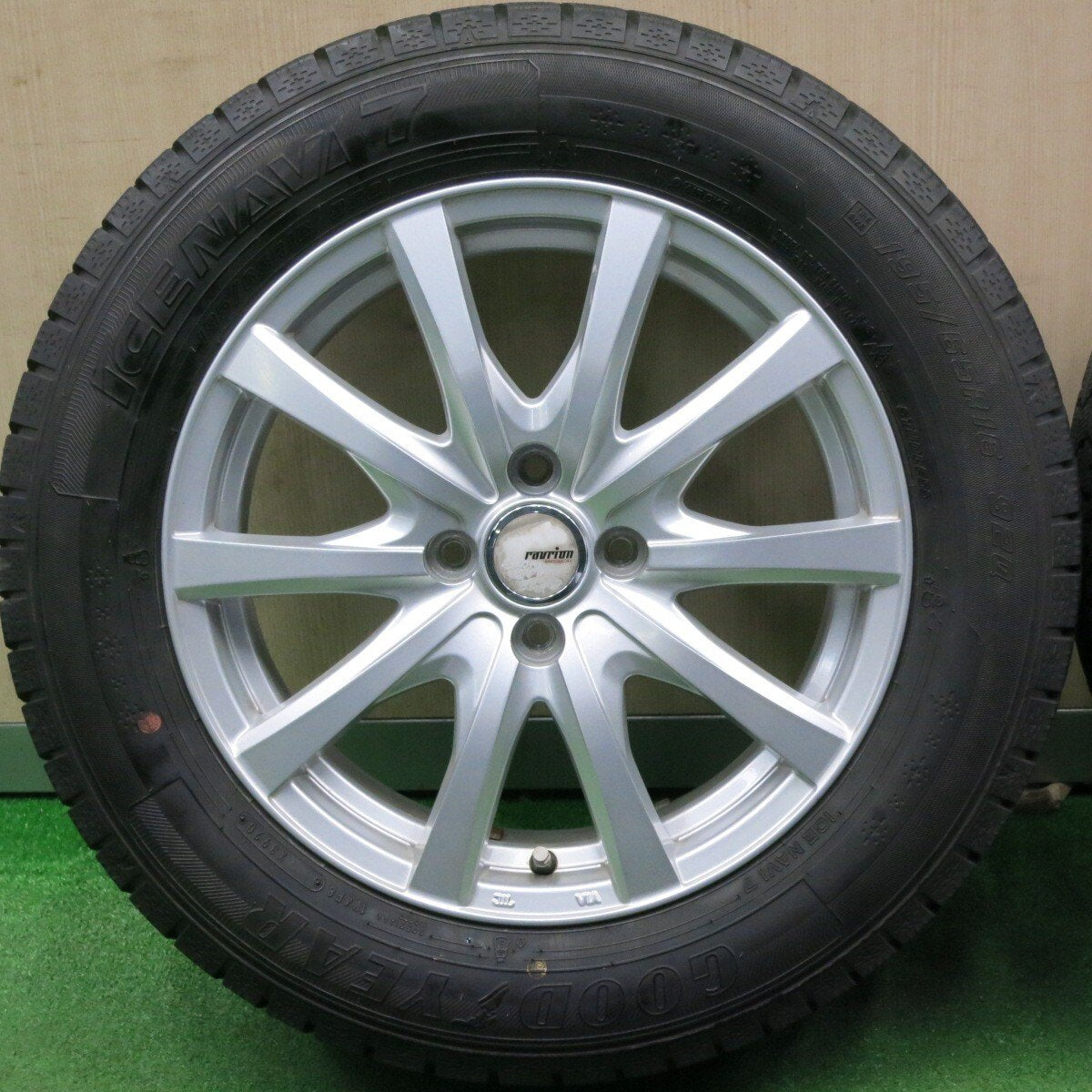 バリ溝！20年！キレイ！9.5分★スタッドレス 195/65R16 グッドイヤー アイスナビ7 ravrion RS01 ラブリオン 16インチ PCD100/4H★4113005NJス