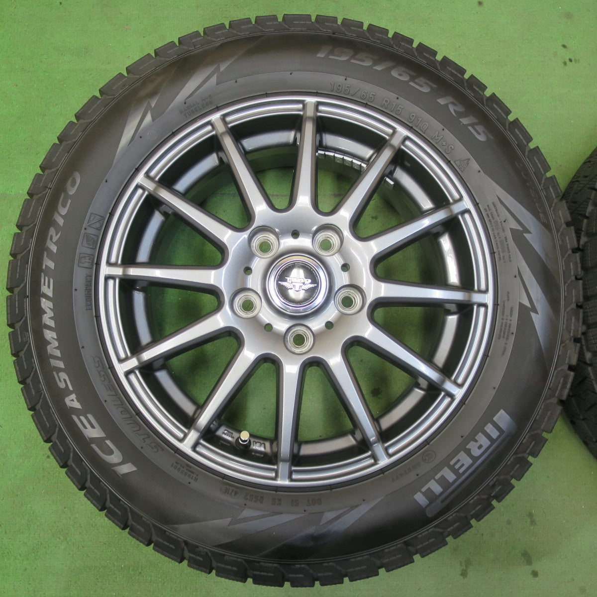 バリ溝！キレイ！9分★スタッドレス 195/65R15 ピレリ アイスアシンメトリコ TEAD テッド 15インチ PCD114.3/5H★5062004イス