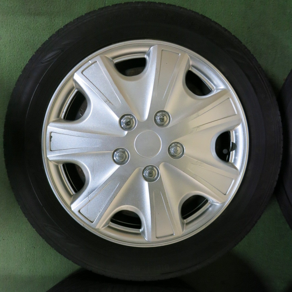 バリ溝！21年！9分★175/65R15 ダンロップ EC202 スチール 社外 ホイール キャップ カバー 15インチ PCD100/4H★5061313SYノ
